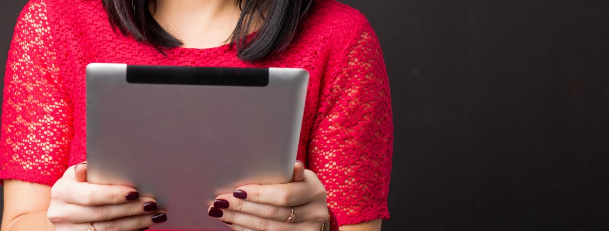 Resized2_Woman-reading-something-on-tablet-504859910_5472x3648.jpg