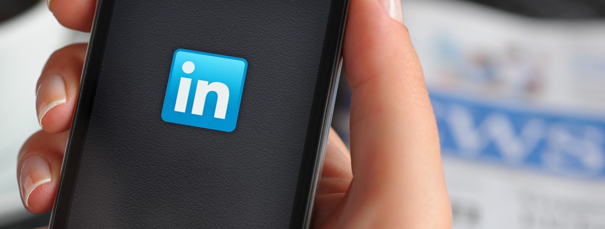 Resized_LinkedIn-app-on-Apple-iPhone-4-459223917_4256x2832.jpg