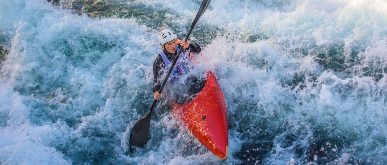 Woman-kayaking-515594836_5600x2400.jpeg