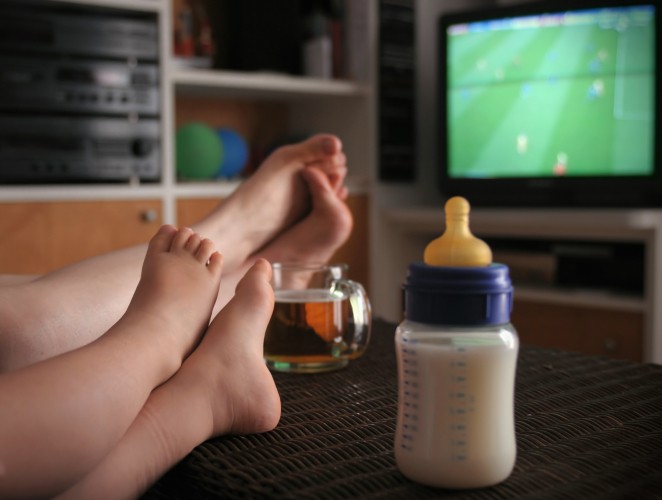 A-man-and-his-baby-son-watching-football-92118070_3050x2303.jpeg