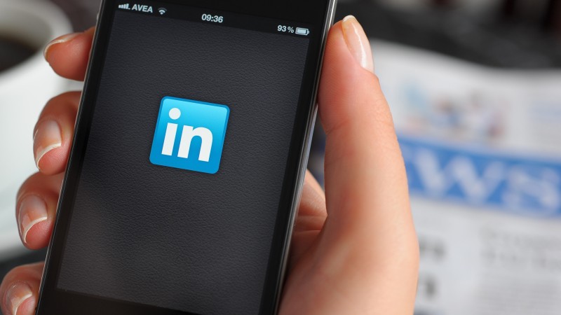Resized_LinkedIn-app-on-Apple-iPhone-4-459223917_4256x2832.jpg