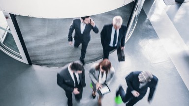 Rush-hour-with-business-people-519830554_2088x1439.jpeg