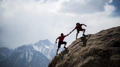 Helping-hikers-471200018_7360x4912.jpeg