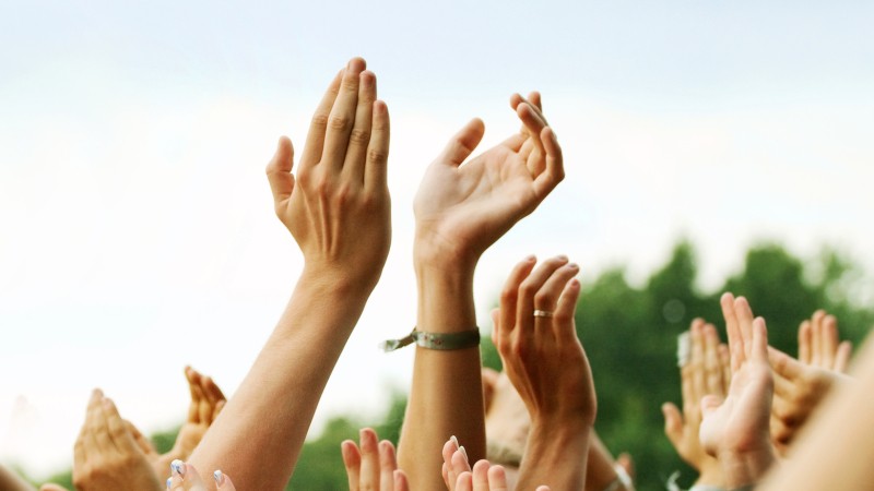 Hands-Clapping-in-Crown-Outdoors-108272677_2440x2953.jpeg